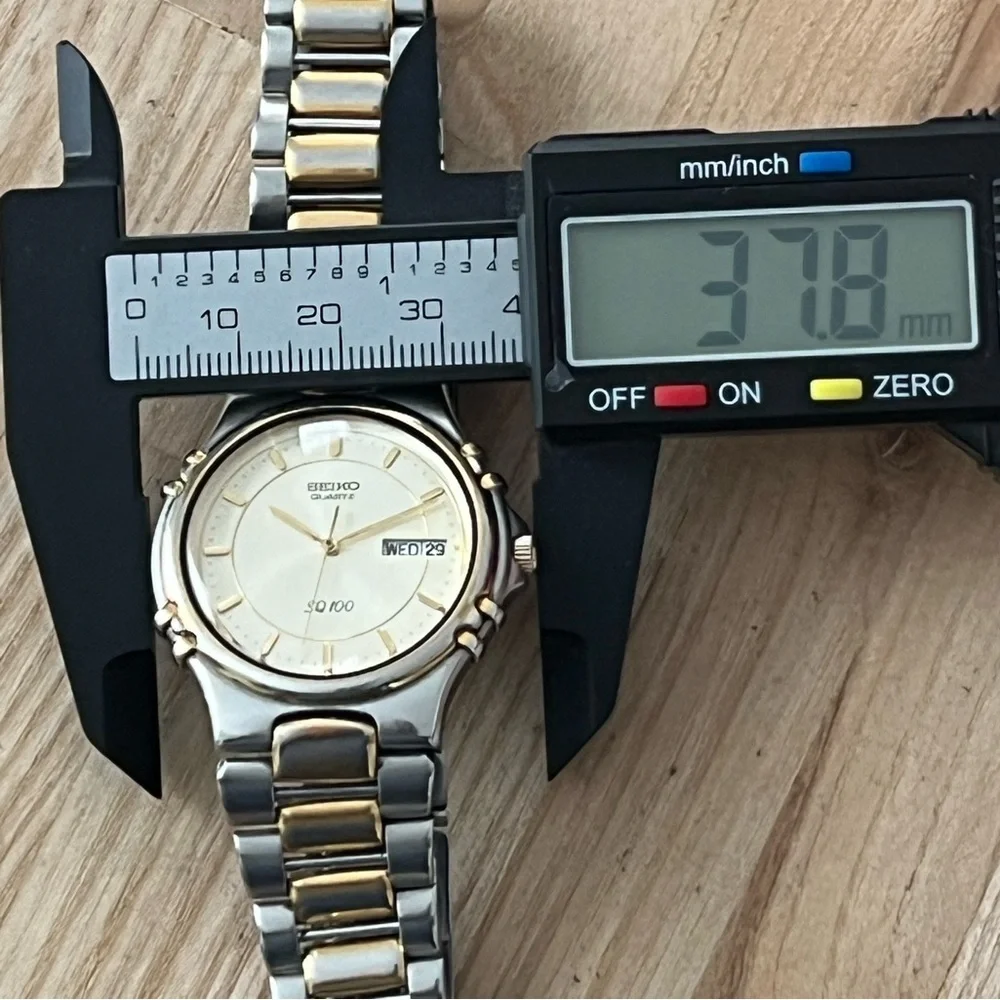 Seiko SQ 100 Rare Vintage Men’s Watch Light Gold-Tone Dial Two-Tone Bracelet